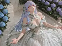 紫陽花の庭に佇む少女