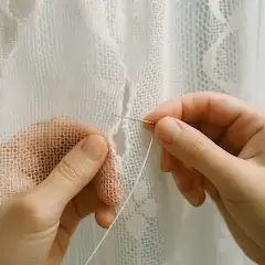 レースの記憶を紡ぐ針先