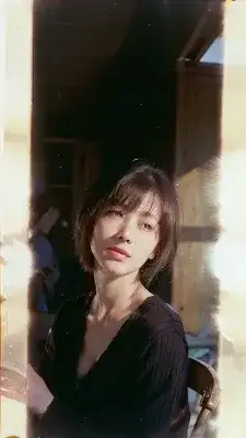 午後の窓辺で囁く秘密