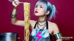 メタリック電流が走る未来麺類イノベーター