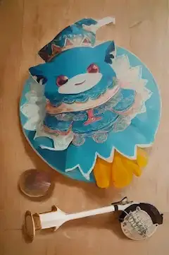 耳？呼吸器官？にウーパールーパーっぽい特徴後ろの丸いのはソンブレラのひさしかつば