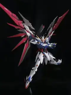 遠目からはガンダムに見えるが、、、