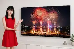 赤いドレスと花火の夜