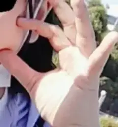 手汗がすごい女の子
